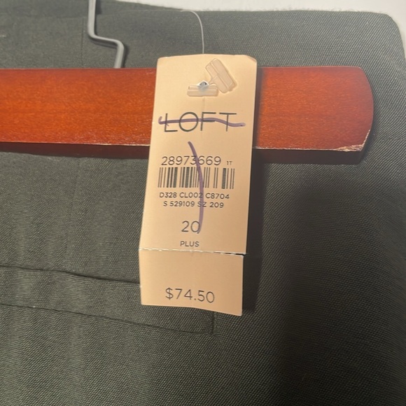 LOFT Plus Button Front Lightweight Fluid High Waisted Capri Pants - Picture 7 of 9